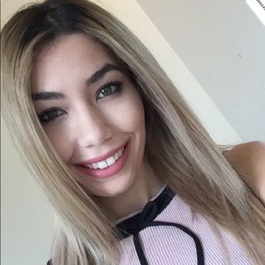 Meet your Posher, Demi